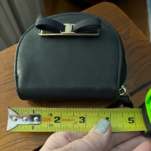 Adorable coin purse with decorative bow.  New. Never used. - Picture 4 of 6